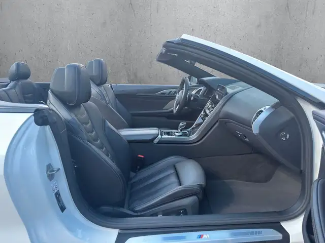 BMW 8 Series view 15