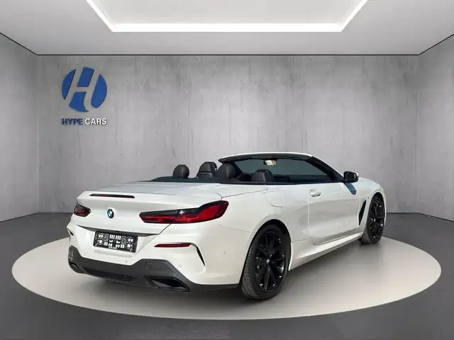 BMW 8 Series view 4
