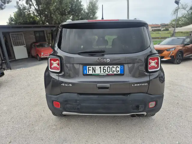 Jeep Renegade view 3