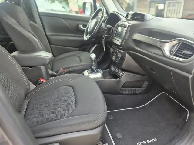 Jeep Renegade view 7