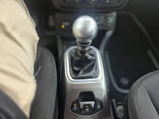 Jeep Renegade view 16