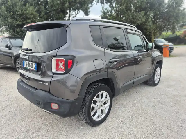 Jeep Renegade view 4