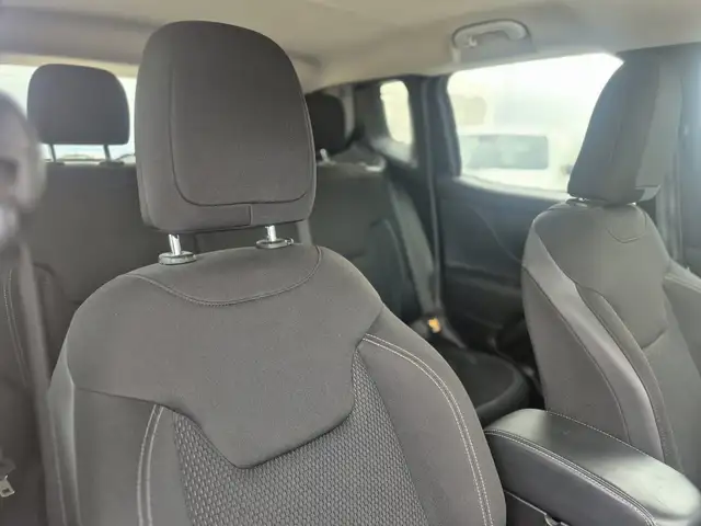 Jeep Renegade view 8