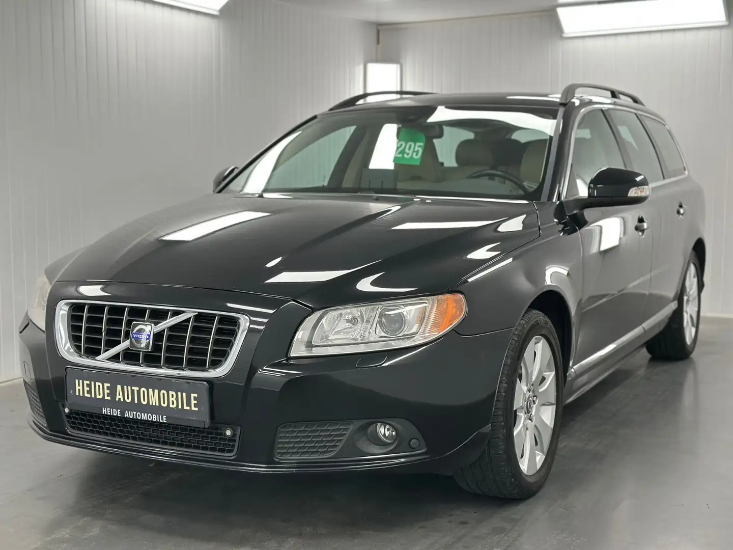 Volvo V70 Kombi Summum 5 Zylinder Ahk Bi-Xenon SHZ Schwarz - 1