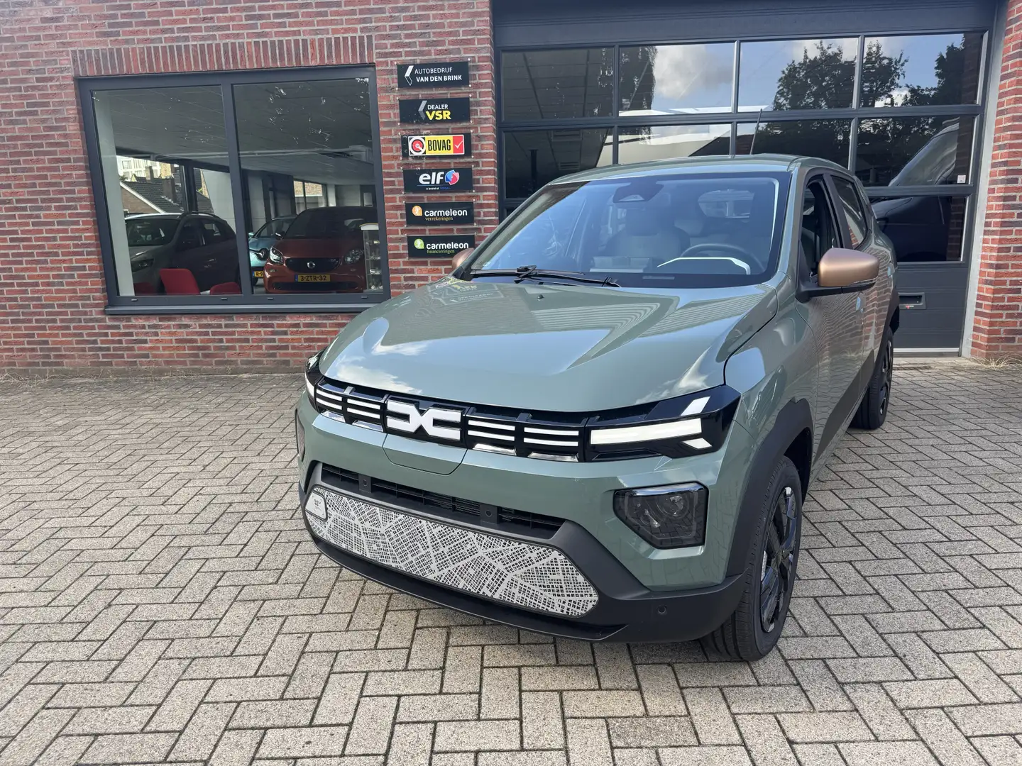 Dacia Spring Extreme 65 26.8 kWh PDC voor en achter ,camera ach Groen - 1
