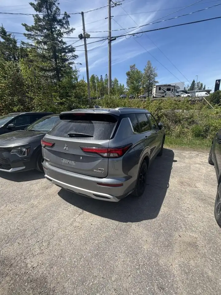 Mitsubishi Outlander photo Mitsubishi Outlander