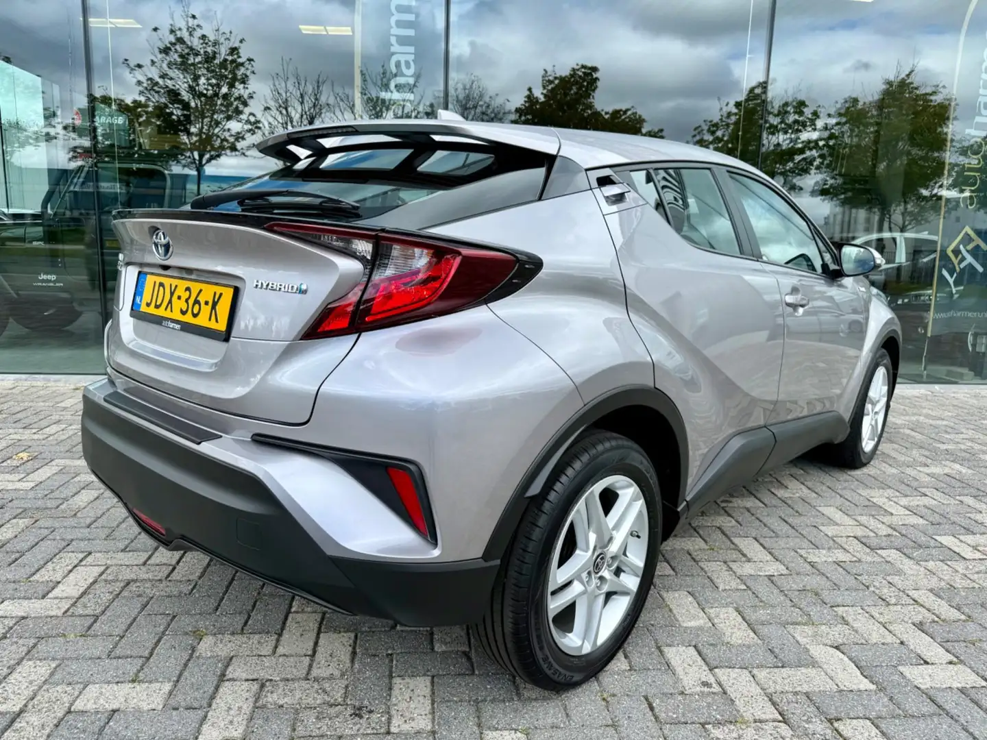 Toyota C-HR 1.8 Hybrid DYNAMIC, CarPlay, Full LED, Camera Grau - 2