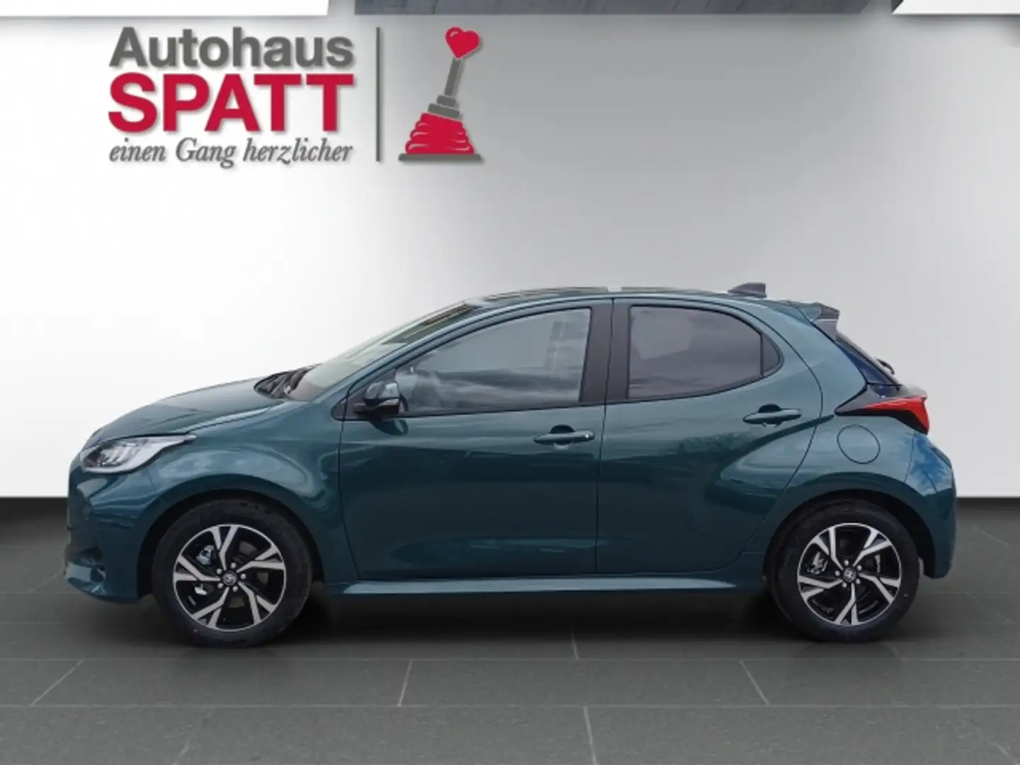 Toyota Yaris 1,5 VVT-i Hybr id Active Drive !! Jungwagen !! Grün - 2