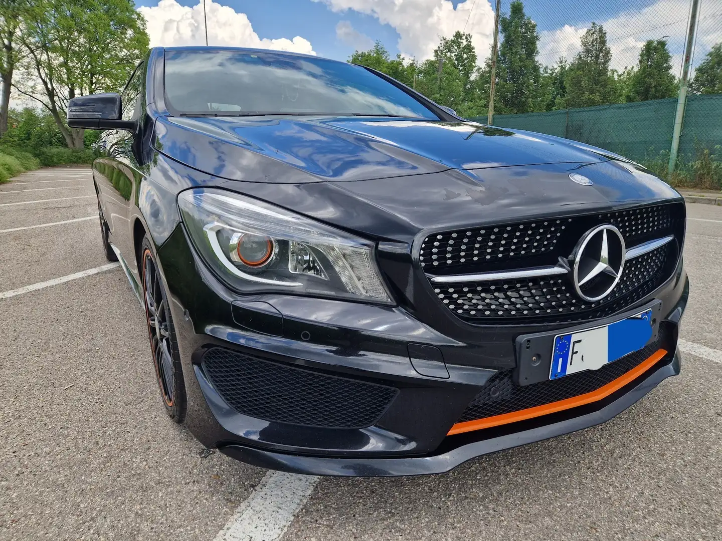 Mercedes-Benz CLA 220 Shooting Brake d AMG Sport Night Premium orange - 1