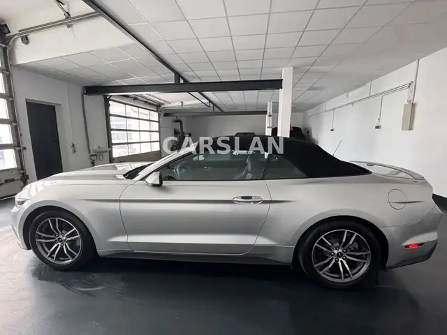 Ford Mustang view 9