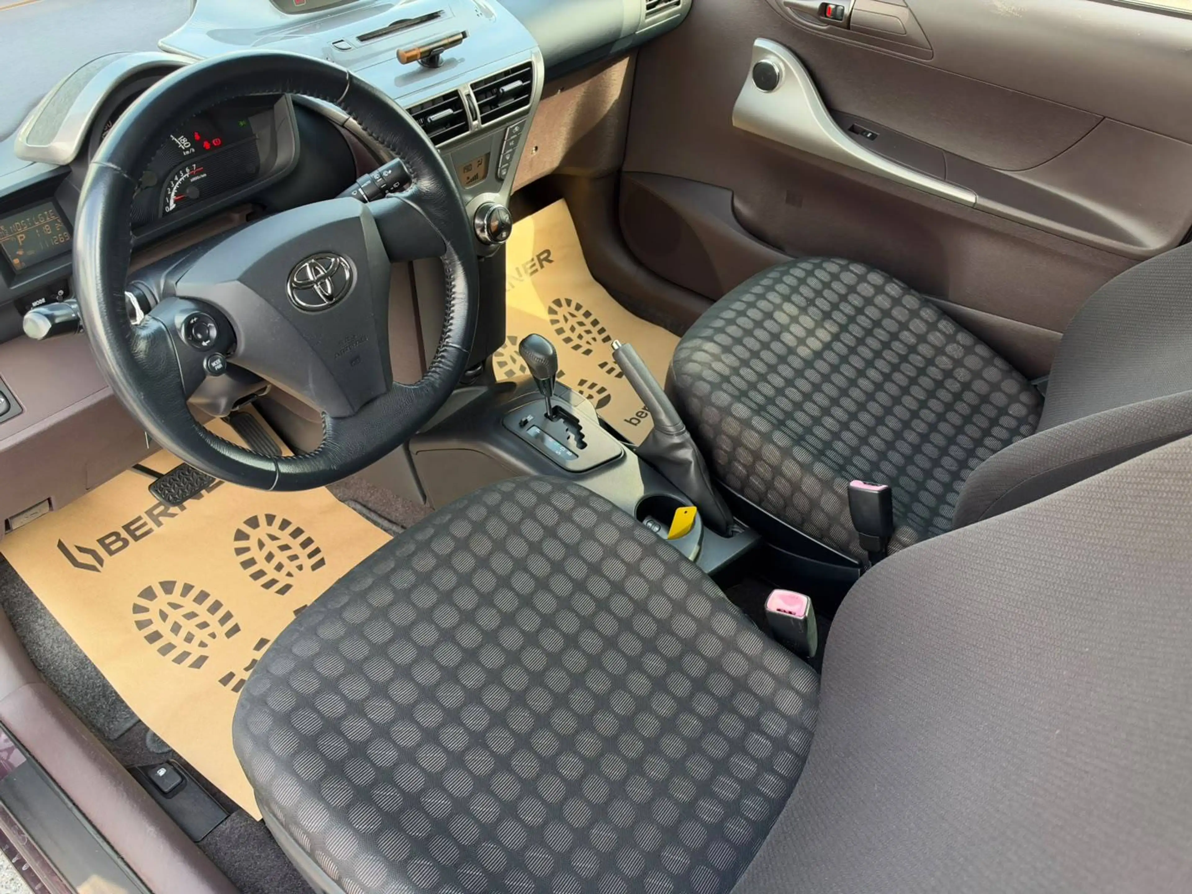 Toyota iQ iQ 1.0i VVT-i / AUTOMATIQUE / CLIM / PDC / LEZ OK !! — photo 11
