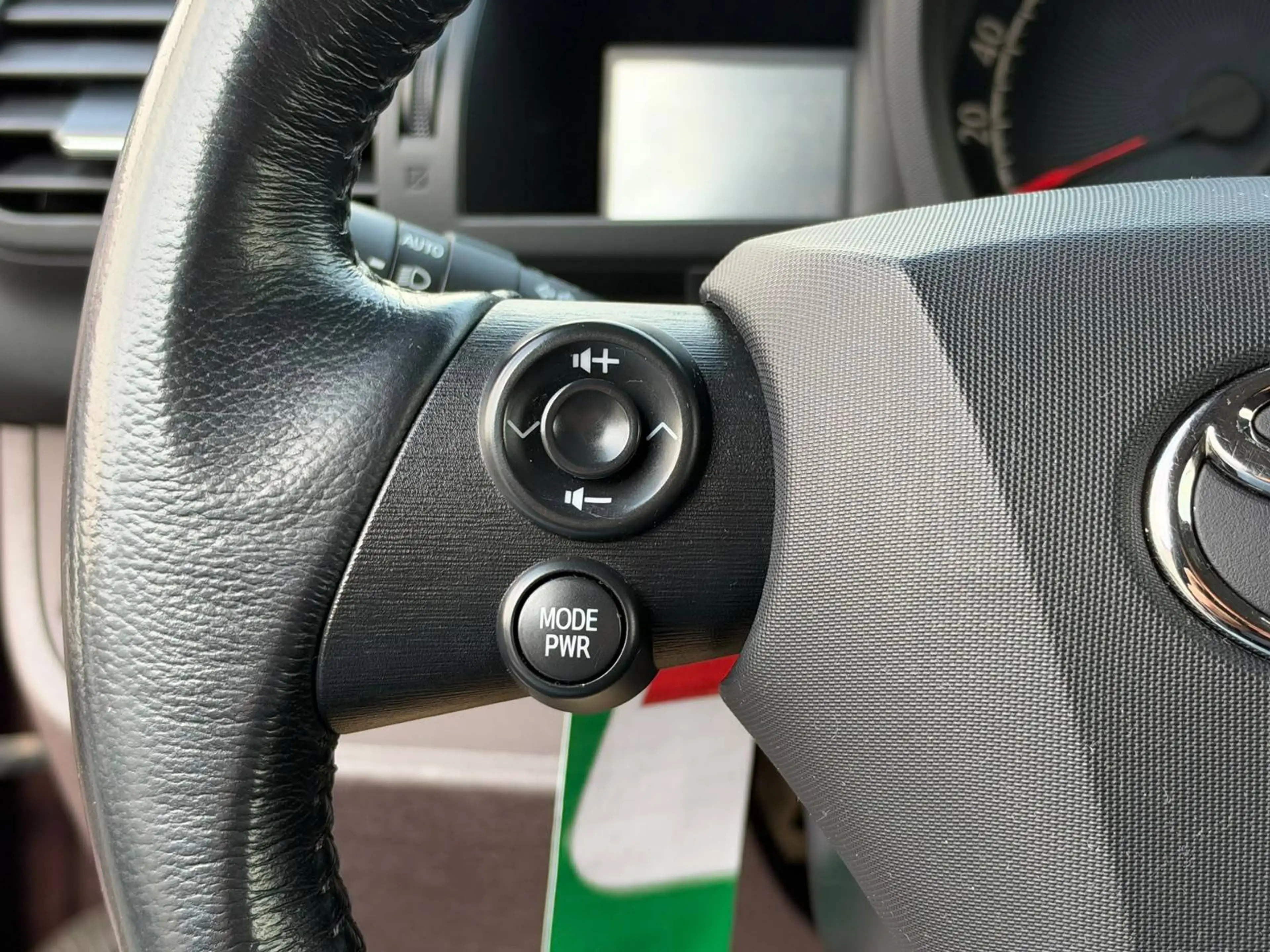 Toyota iQ iQ 1.0i VVT-i / AUTOMATIQUE / CLIM / PDC / LEZ OK !! — photo 15