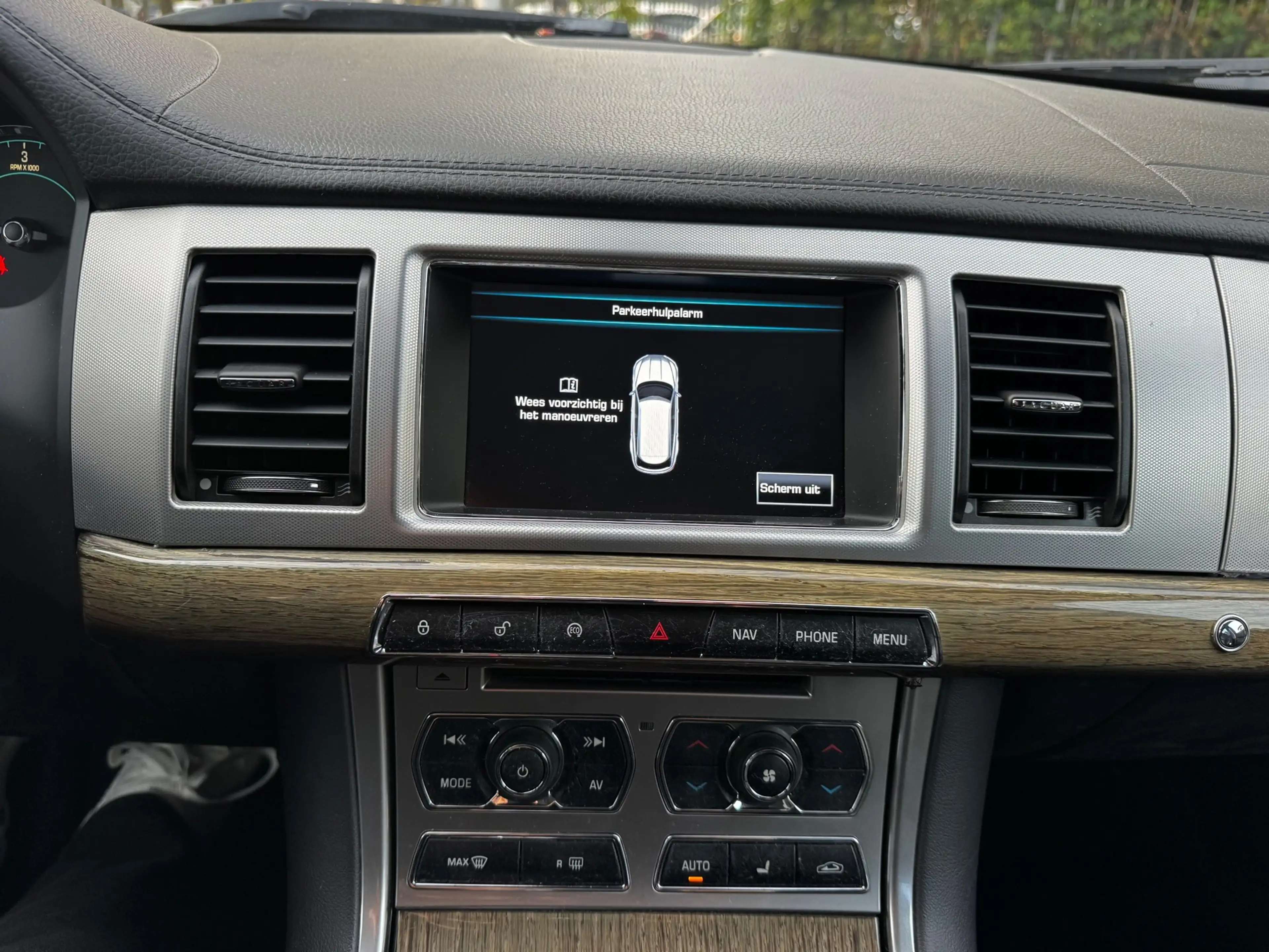 Jaguar XF Sportbrake 2.2D S Premium Business Edition|AUT|XEN — photo 27