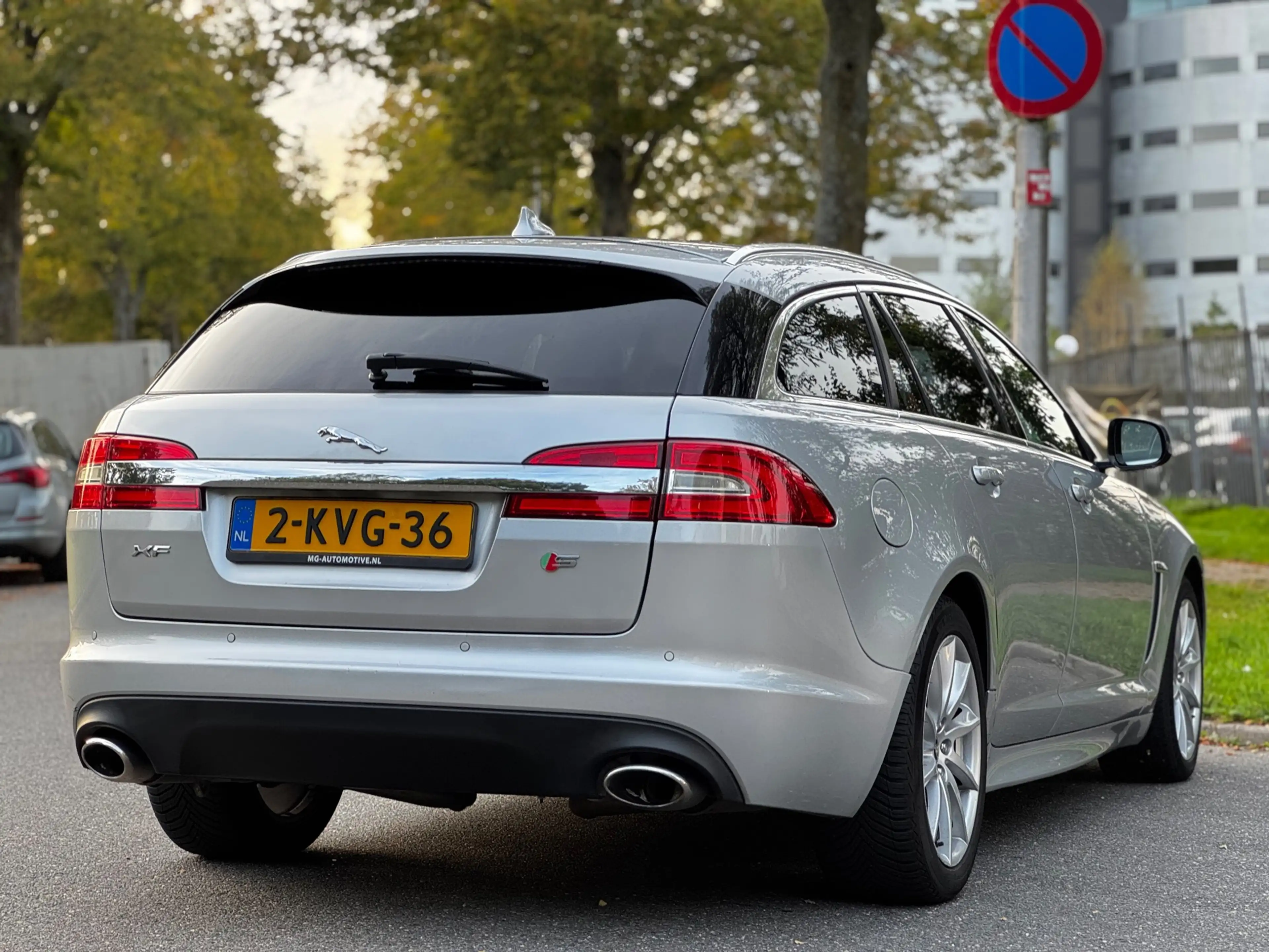 Jaguar XF Sportbrake 2.2D S Premium Business Edition|AUT|XEN — photo 18
