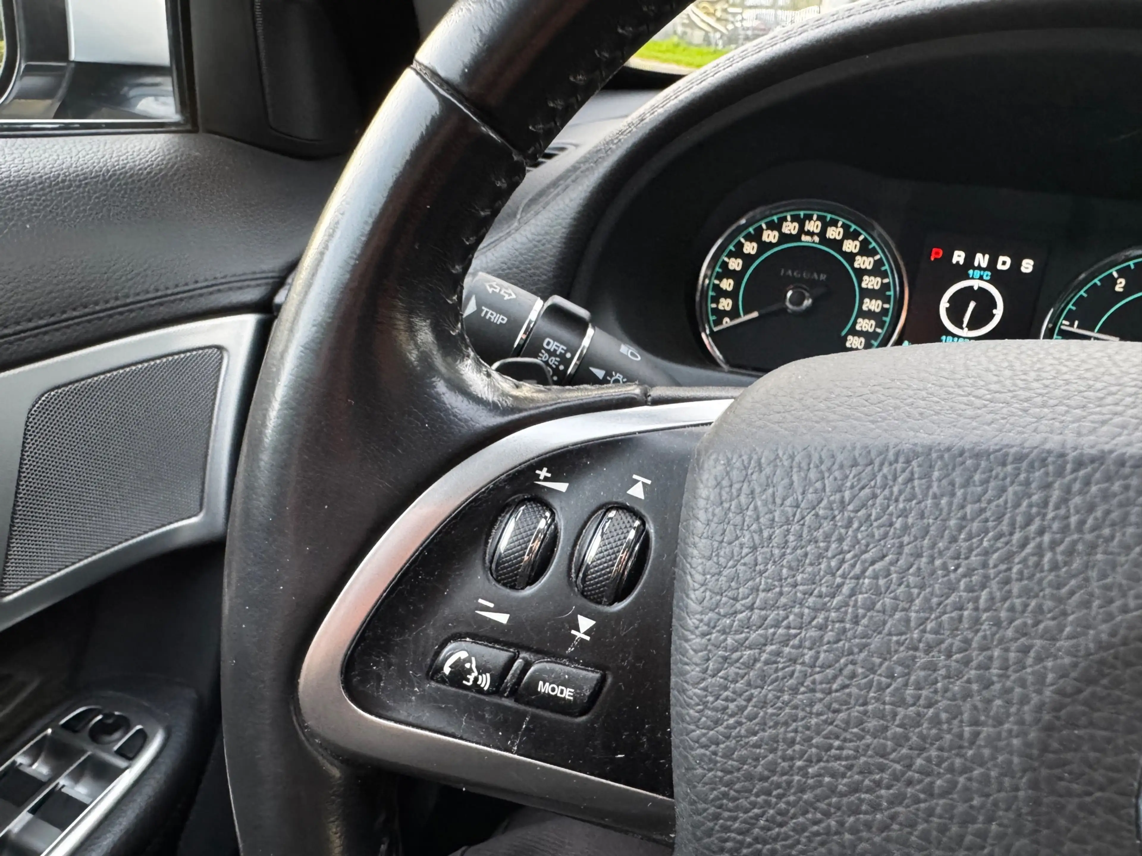 Jaguar XF Sportbrake 2.2D S Premium Business Edition|AUT|XEN — photo 33