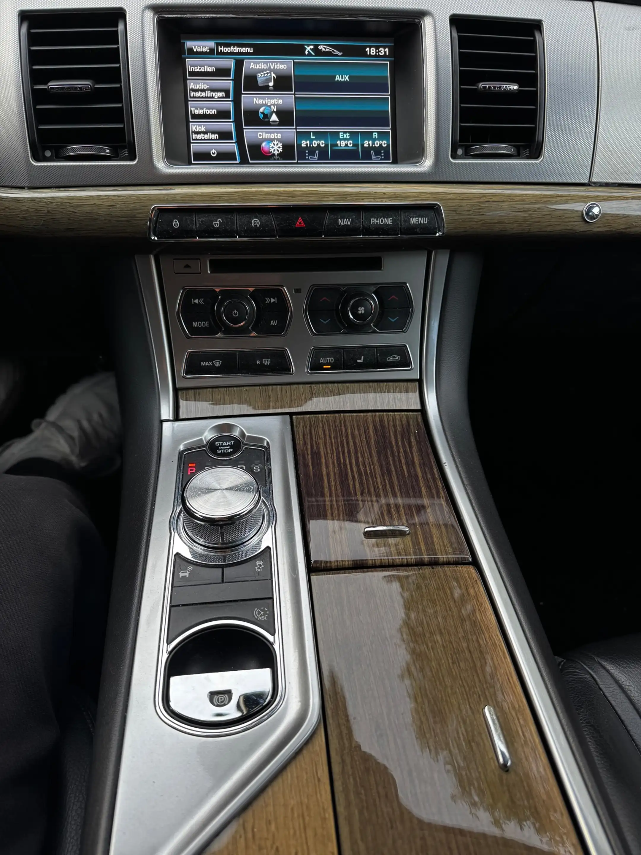 Jaguar XF Sportbrake 2.2D S Premium Business Edition|AUT|XEN — photo 32