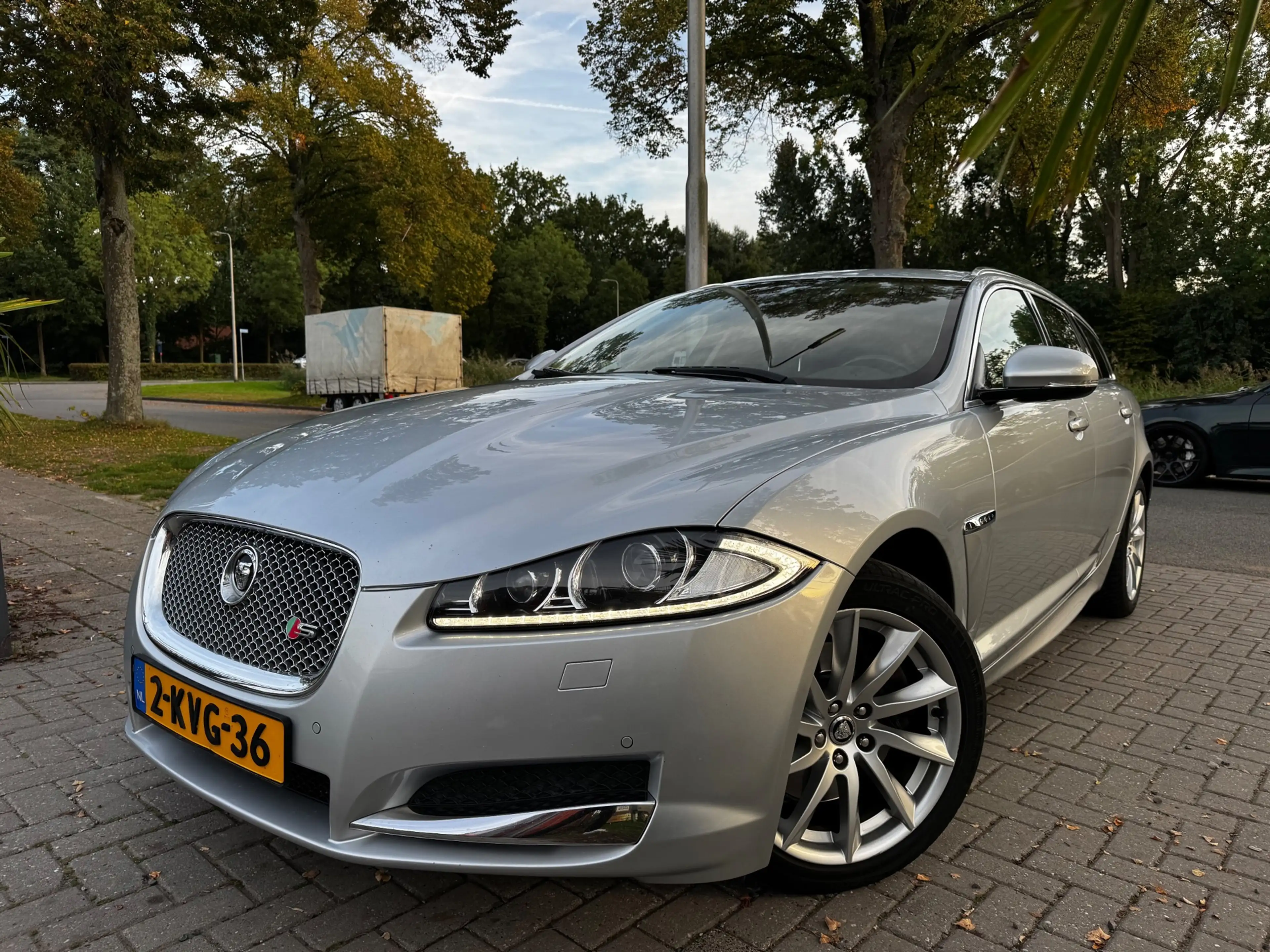 Jaguar XF Sportbrake 2.2D S Premium Business Edition|AUT|XEN — photo 35