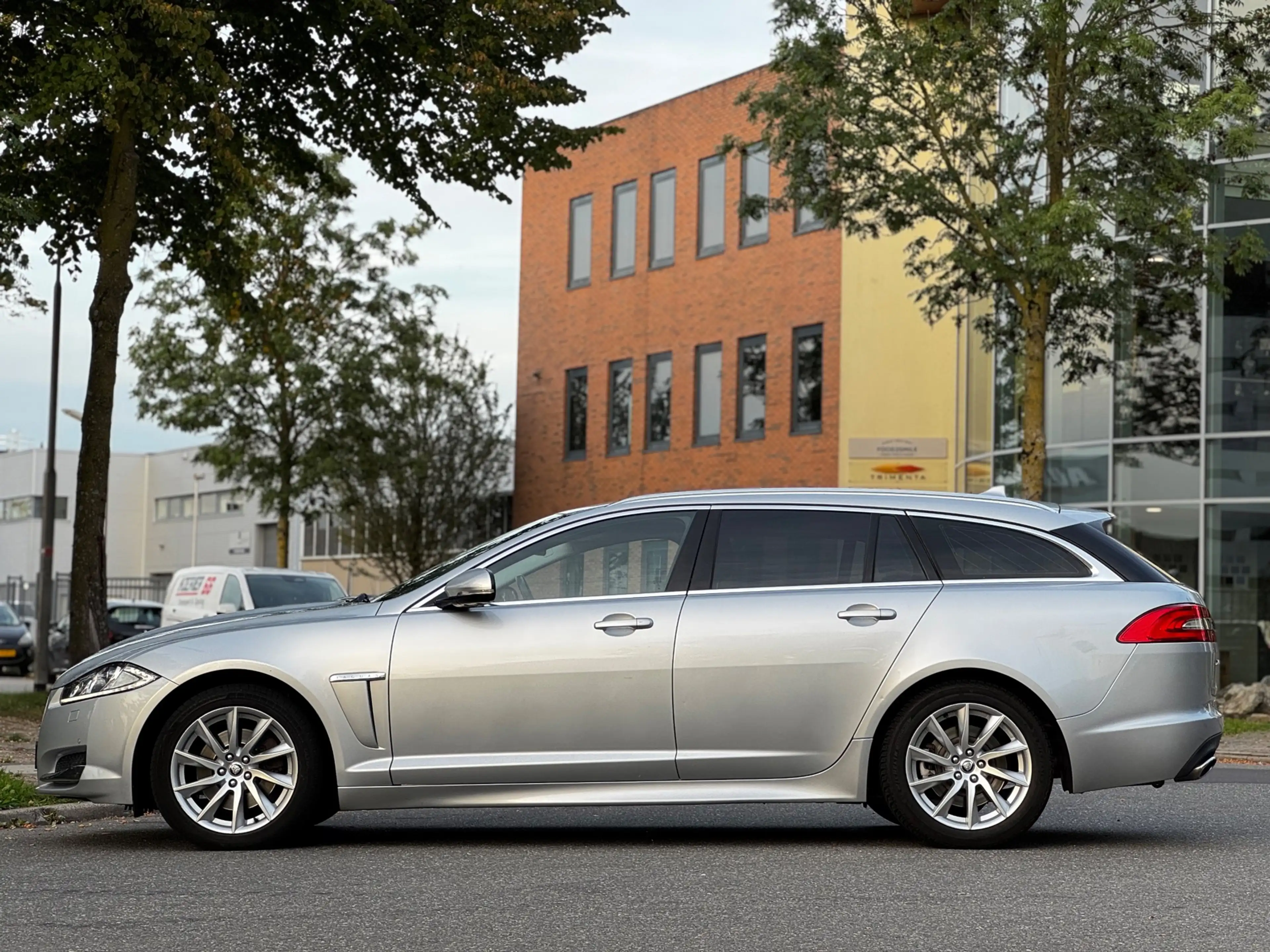 Jaguar XF Sportbrake 2.2D S Premium Business Edition|AUT|XEN — photo 15