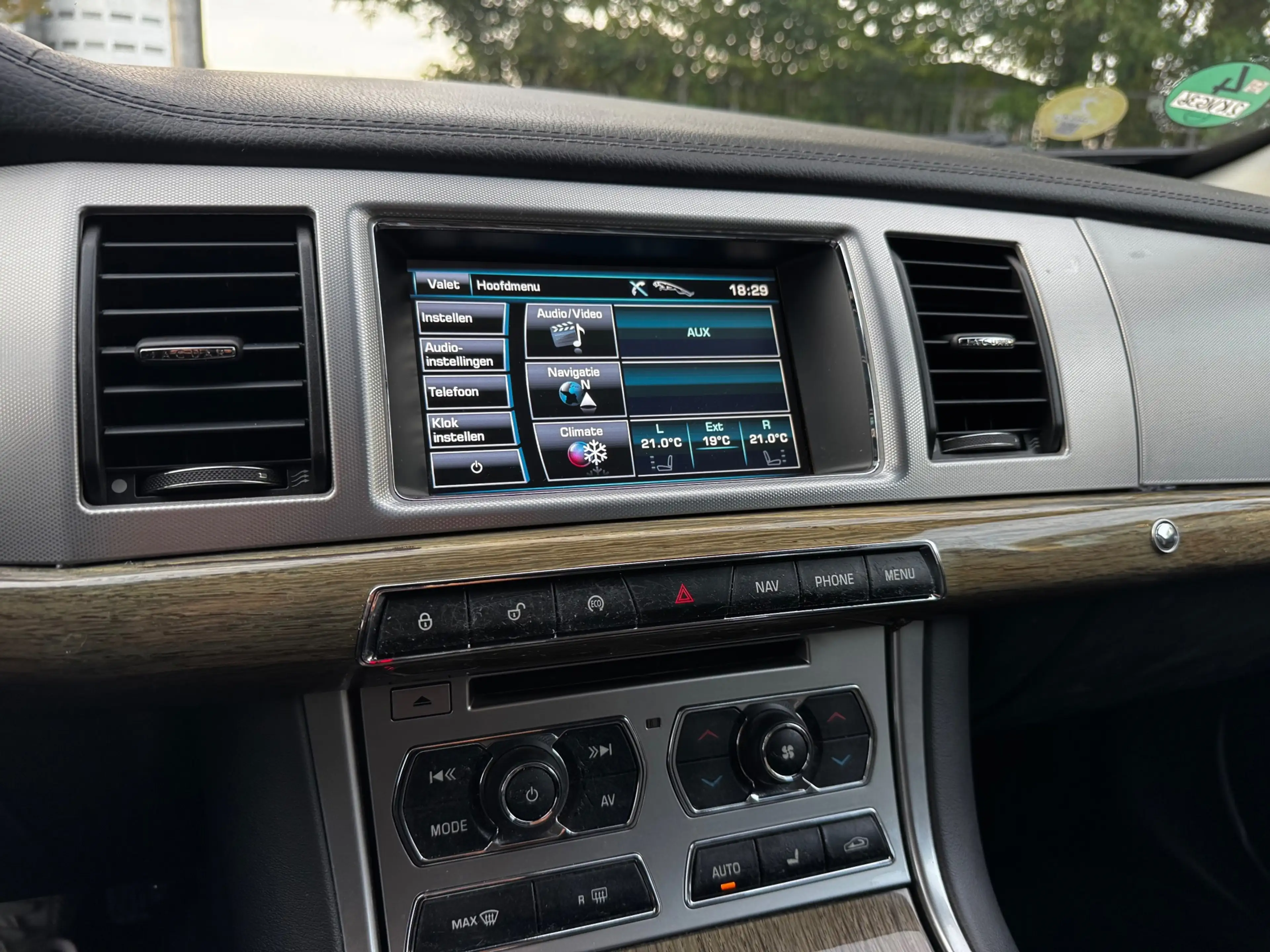 Jaguar XF Sportbrake 2.2D S Premium Business Edition|AUT|XEN — photo 22