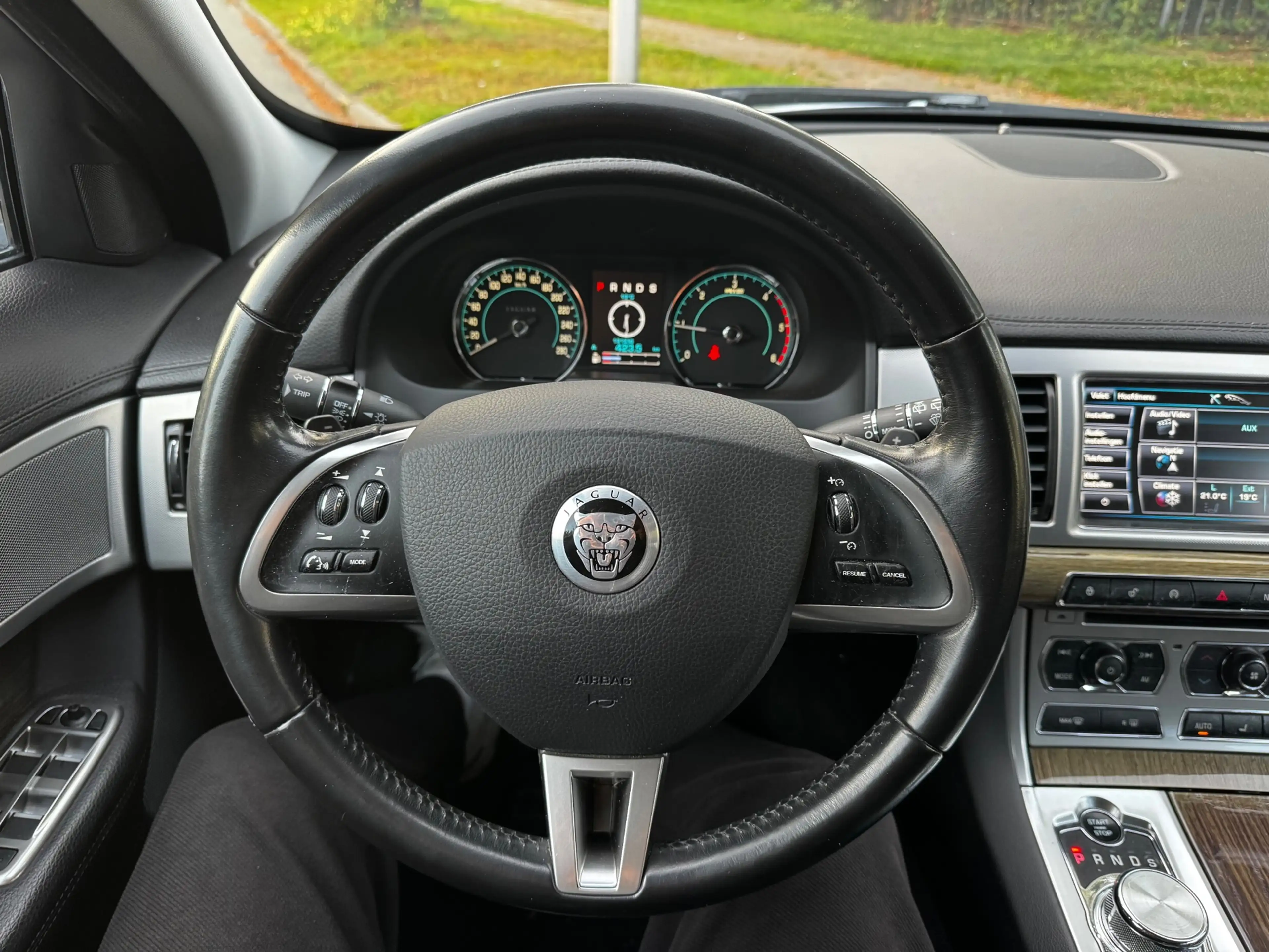 Jaguar XF Sportbrake 2.2D S Premium Business Edition|AUT|XEN — photo 23