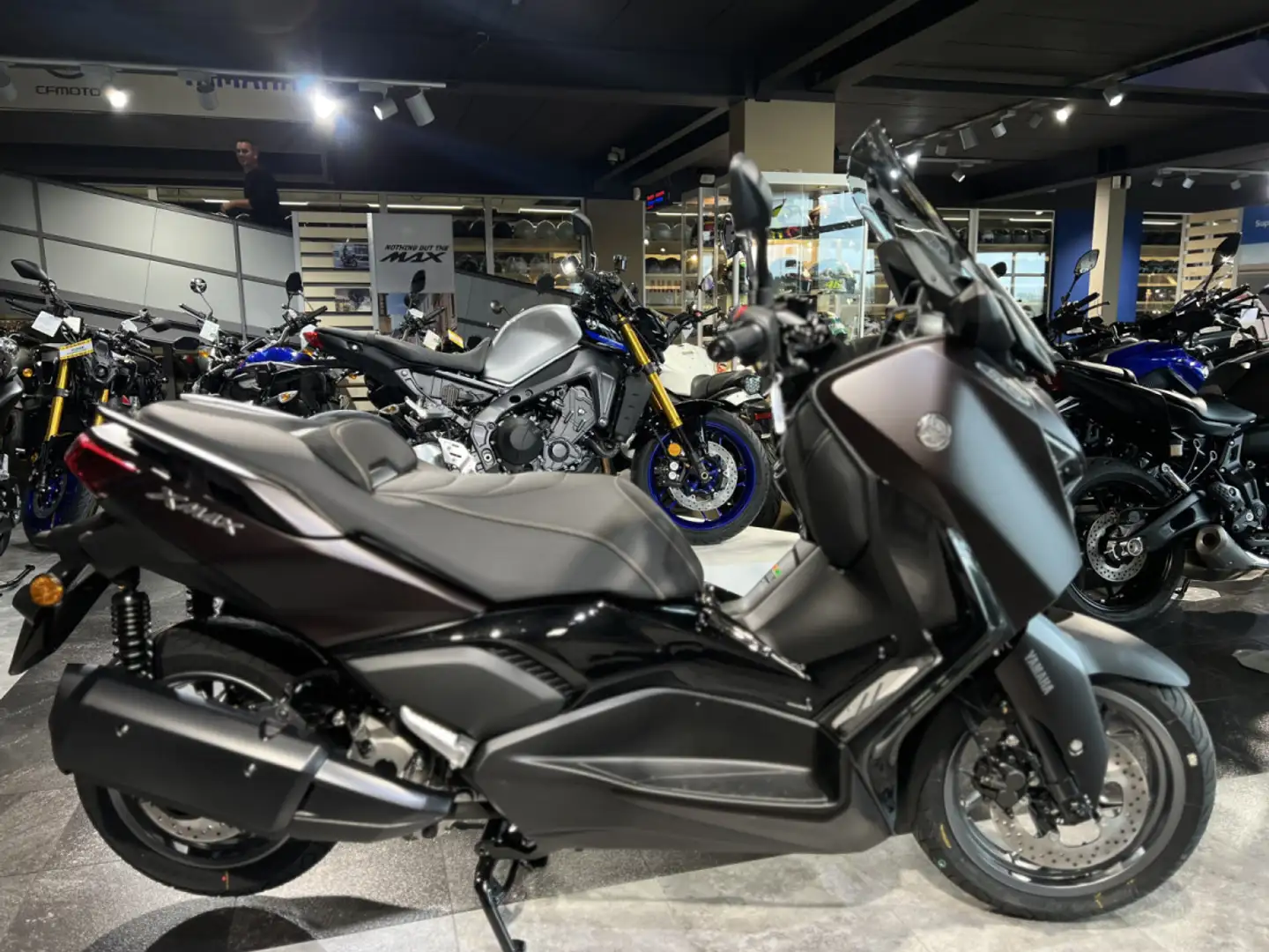 Yamaha X-Max 300 TECH MAX Paars - 1
