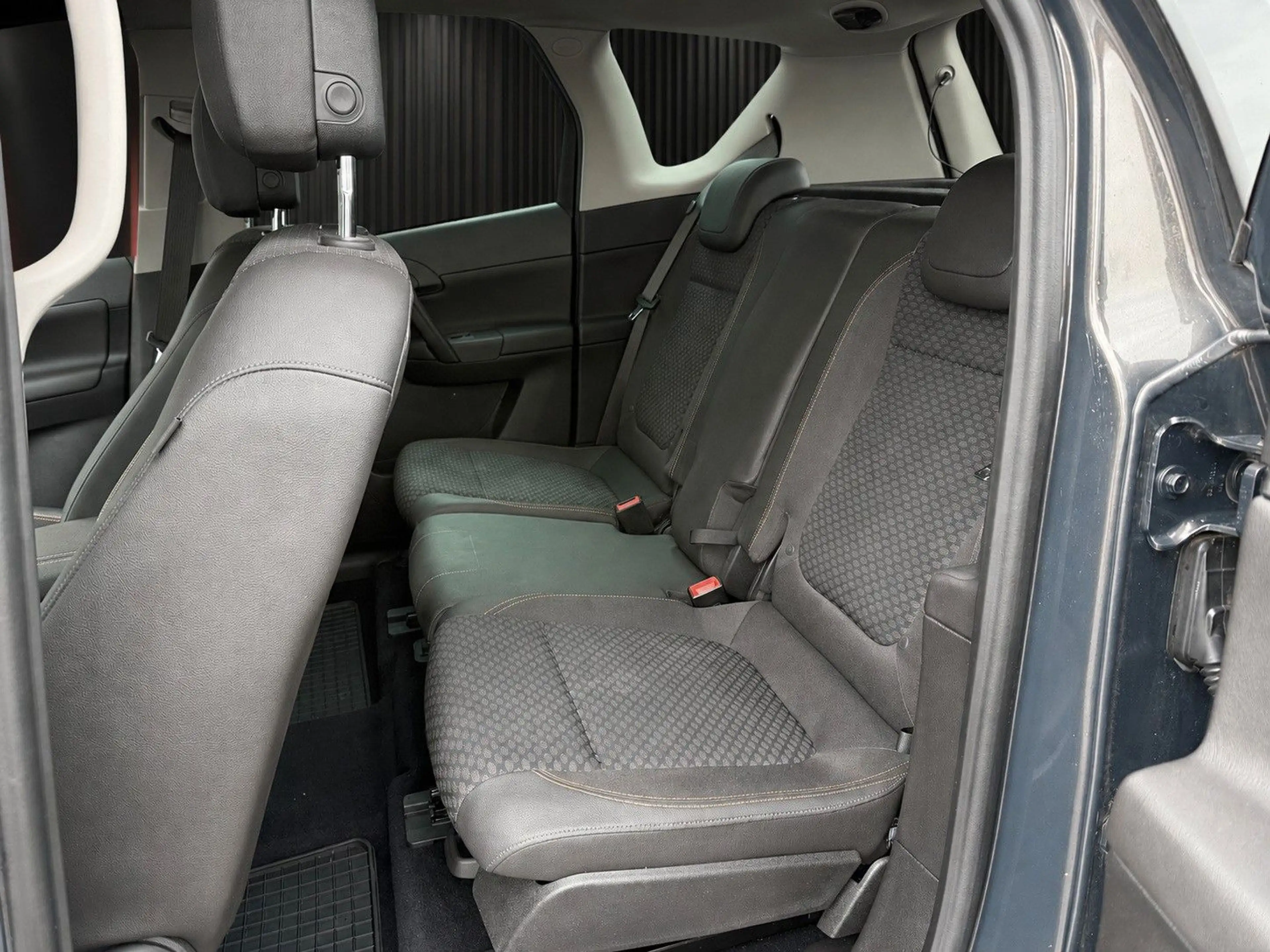 Opel Meriva B Innovation — photo 11