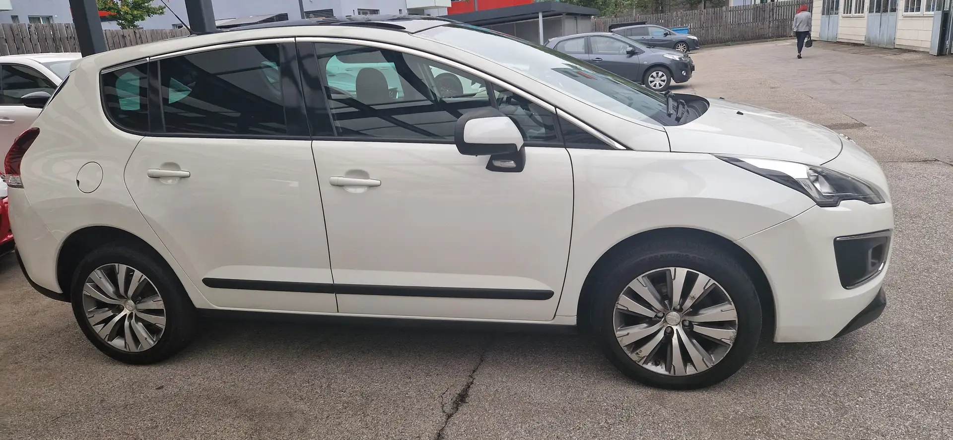 Peugeot 3008 3008 1,6 HDi 115 FAP Professional Line Prof. Line Weiß - 2