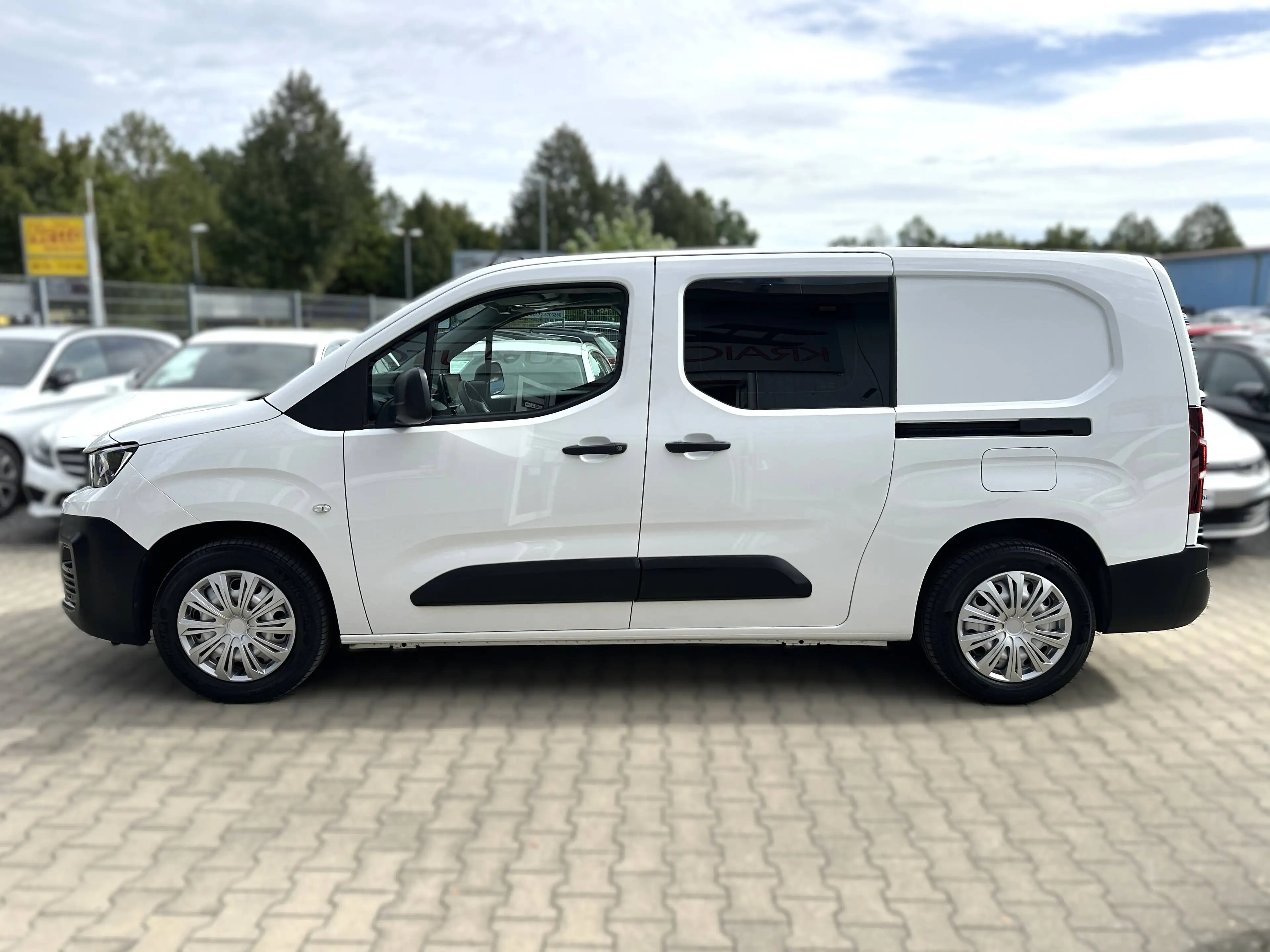 Peugeot Partner Pro FlexCab L2*AUTOMATIK*5-Sitze*AHK*Standheizg*Navi*Klimaauto*Tempo — photo 2