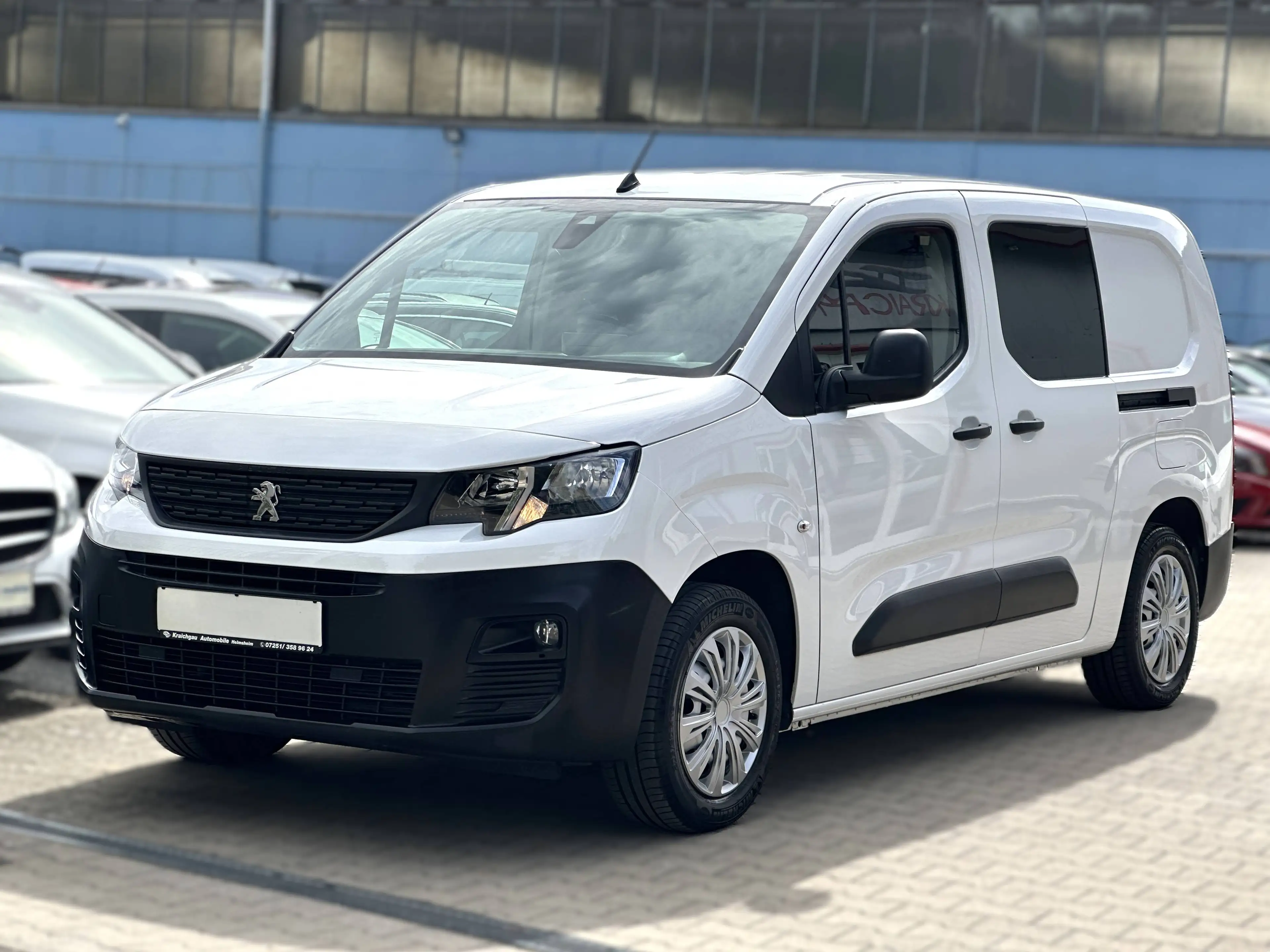 Peugeot Partner Pro FlexCab L2*AUTOMATIK*5-Sitze*AHK*Standheizg*Navi*Klimaauto*Tempo