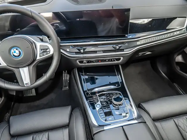 BMW X5 view 11
