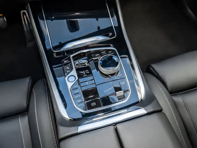 BMW X5 view 13