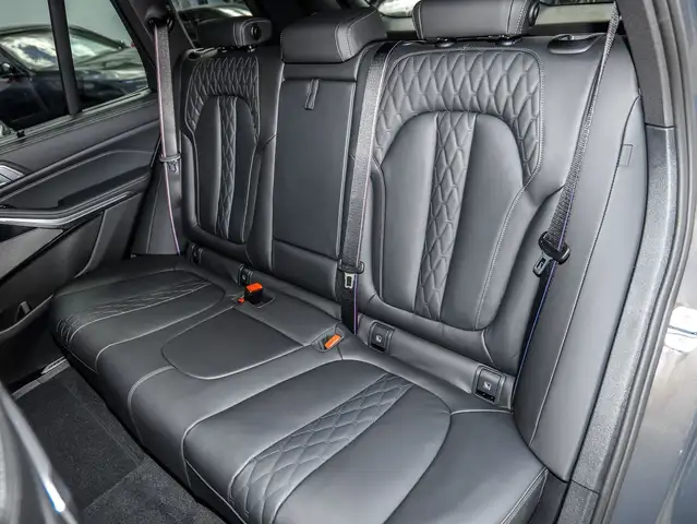 BMW X5 view 9