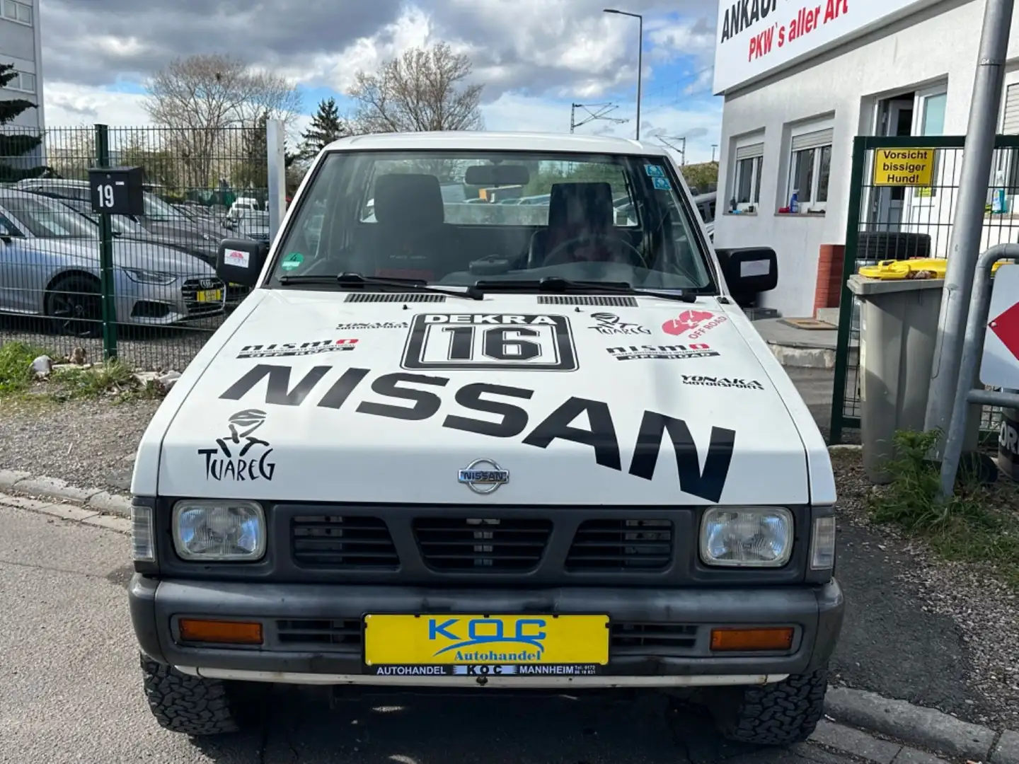 Nissan Navara 2.4 Benzin Білий - 2
