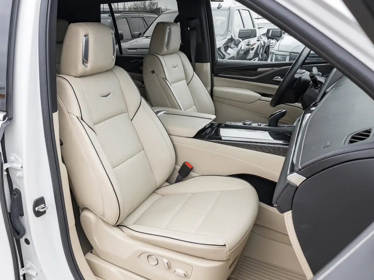 Cadillac Escalade снимка Cadillac Escalade