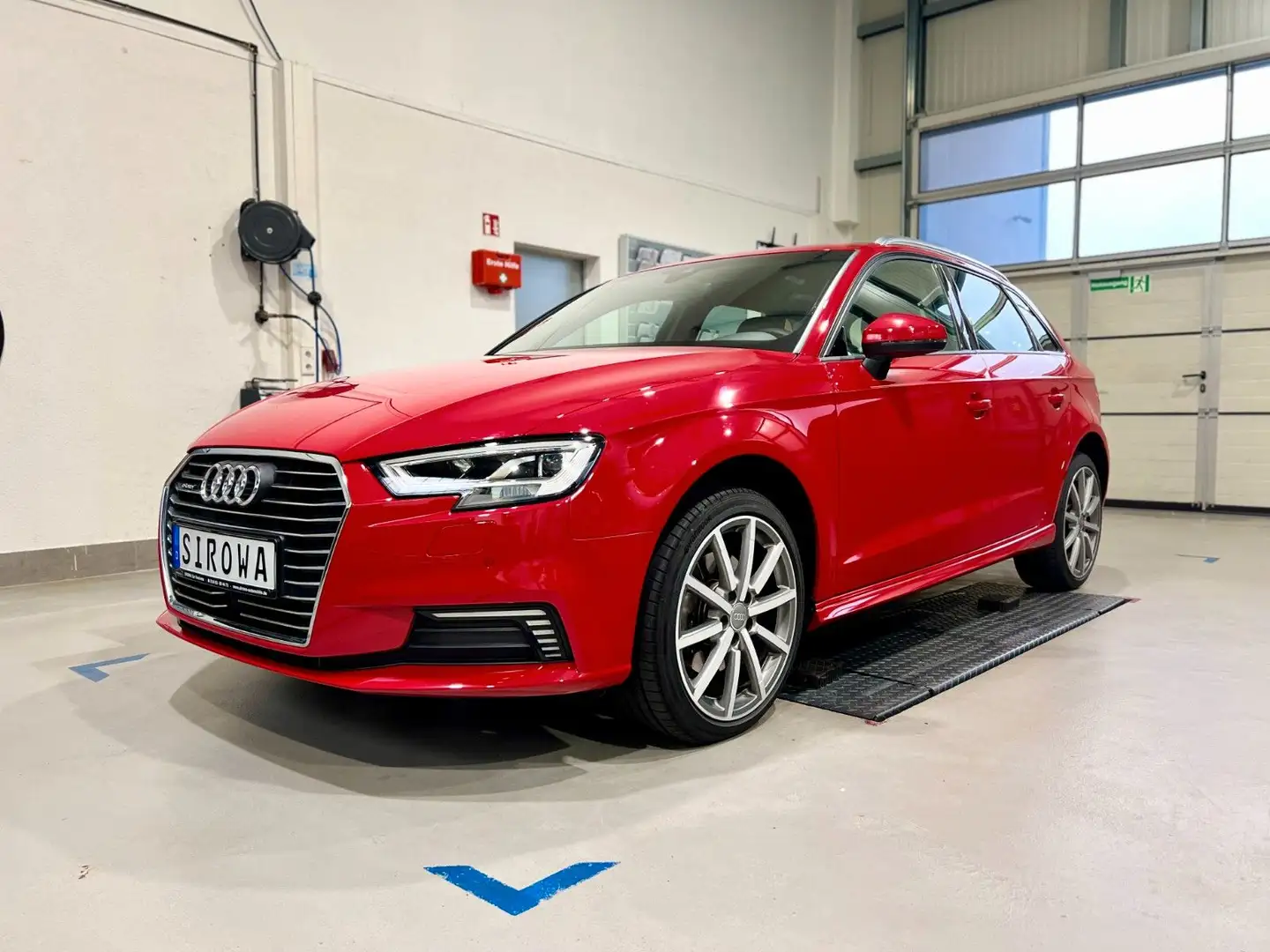 Audi A3 Sportback 40 e-tron sport Rot - 1