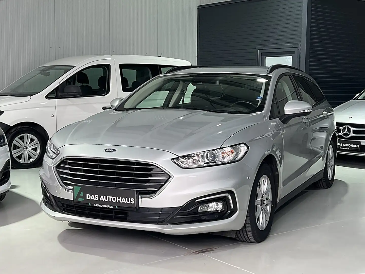 Ford Mondeo Aut. AHK/NAVI/KAMERA Silber - 1