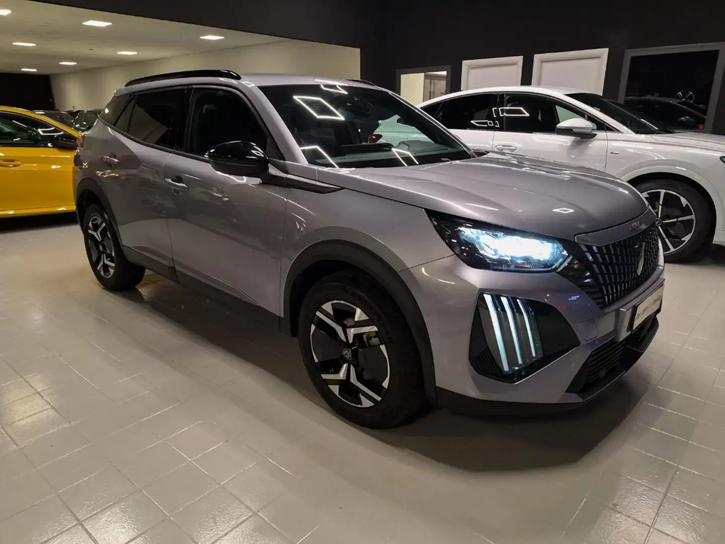Peugeot 2008 PureTech 100 S&S Allure Gris - 1
