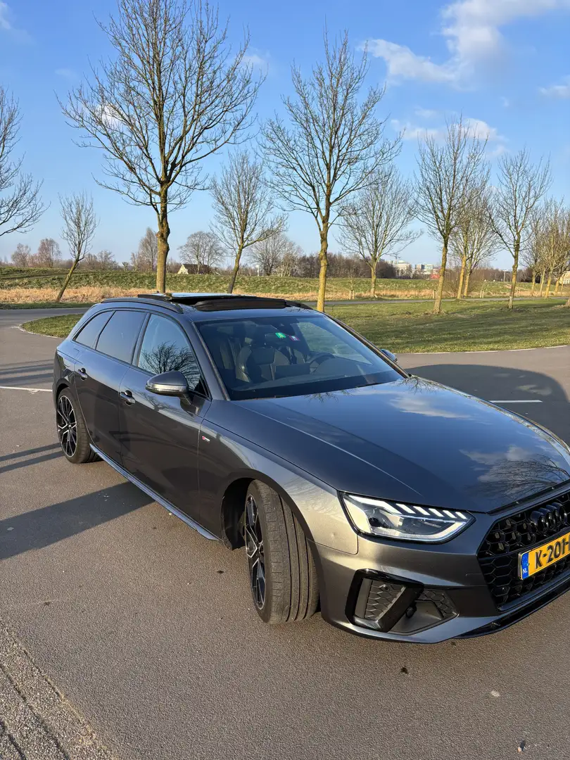 Audi A4 35 TFSI S Black edition - Panorama dak Grigio - 2