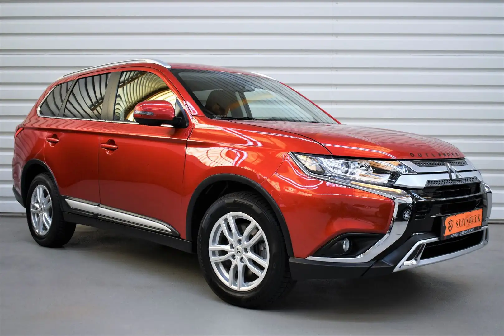 Mitsubishi Outlander Edition+Navi+Kamera+AHK+Automatik+SHZ Rot - 1