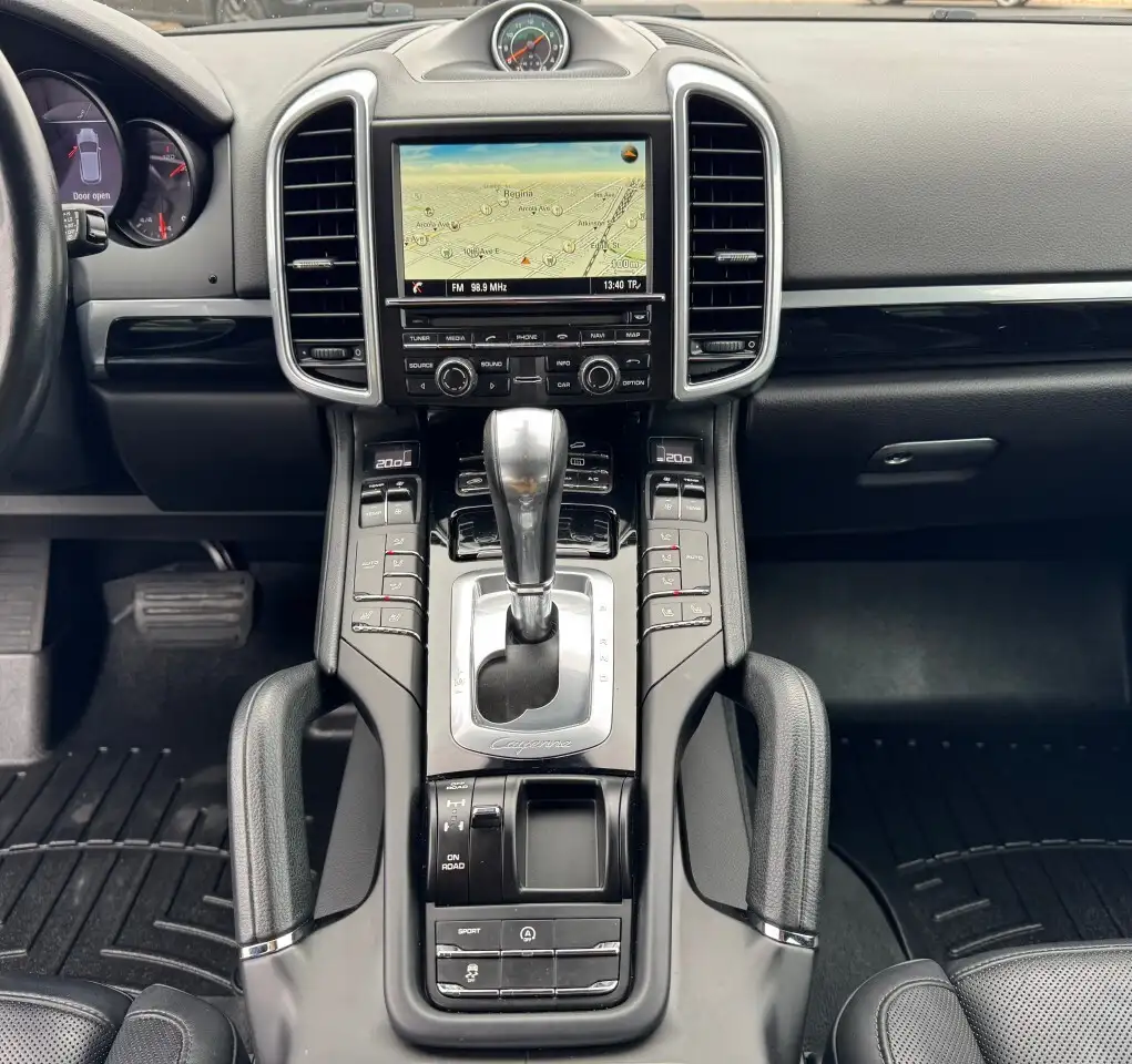 Porsche Cayenne снимка Porsche Cayenne