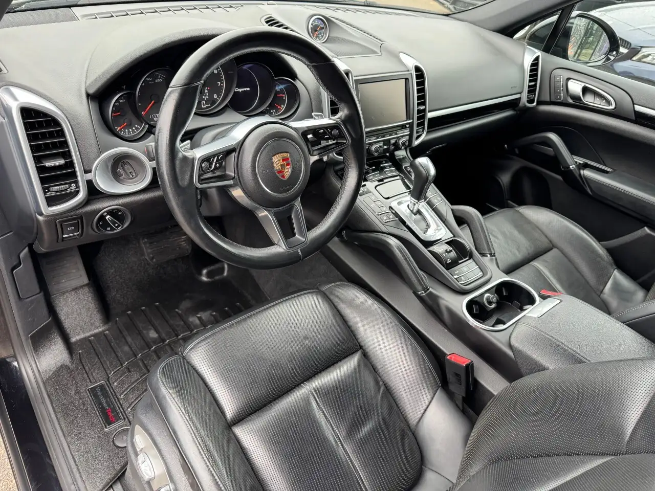 Porsche Cayenne снимка Porsche Cayenne
