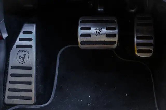 Abarth 595 view 15