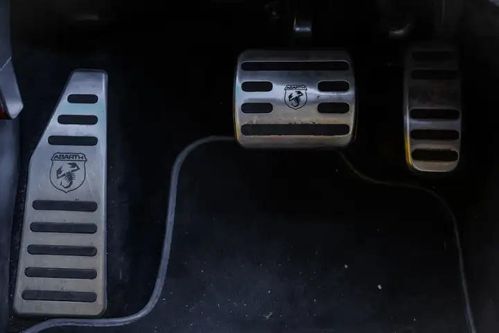Abarth 595 1.4 T-Jet Competizione 2017, foto 15