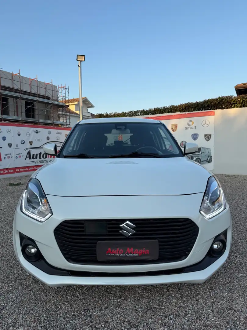 Suzuki Swift 1.2 Hybrid Top Blanc - 1