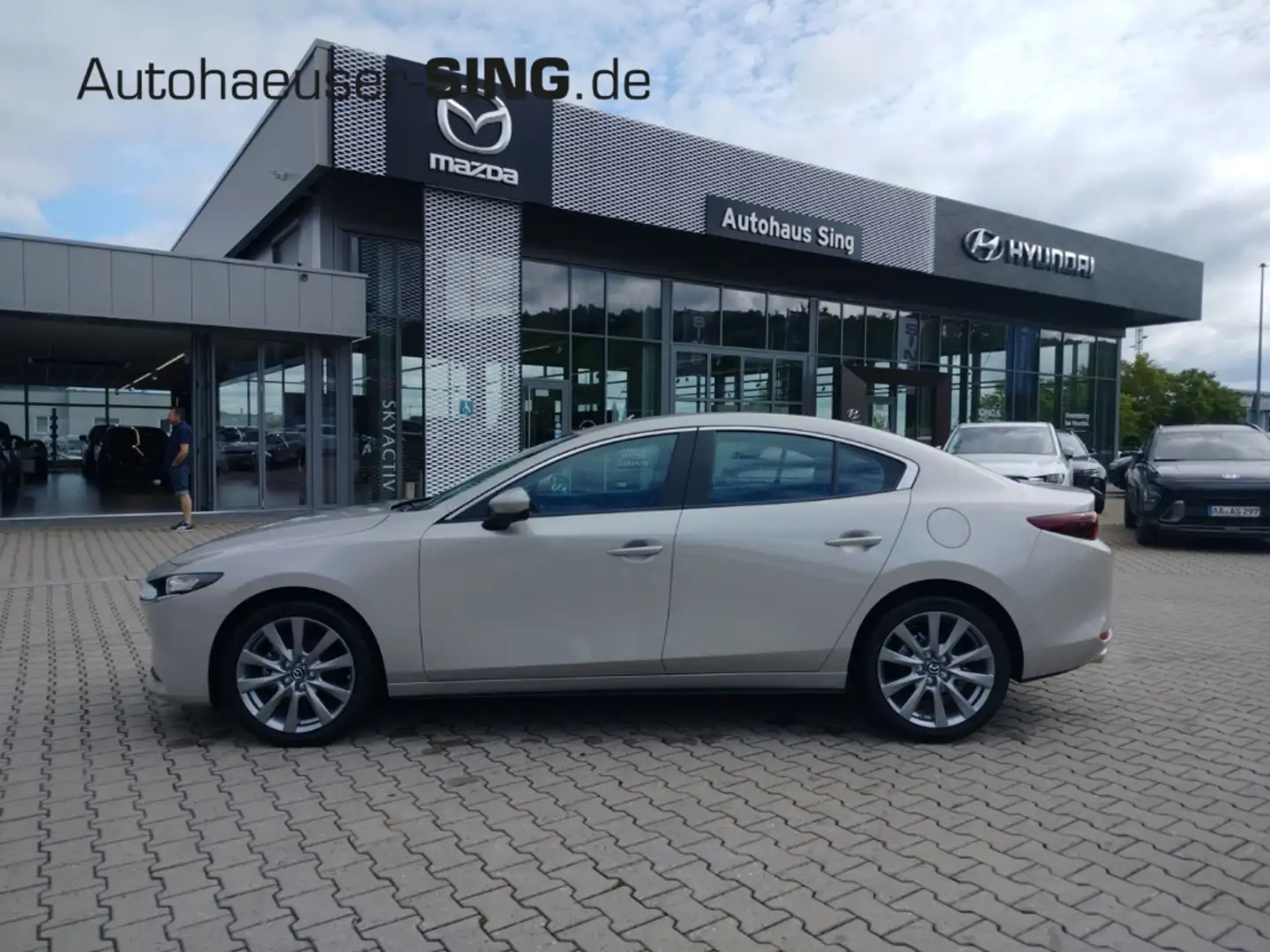 Mazda 3 Fastback Exclusive Autom. Driver-Assist. Paket Beige - 2