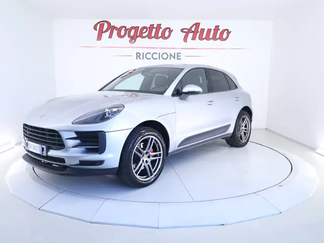 Porsche Macan en vente chez une concession Italie