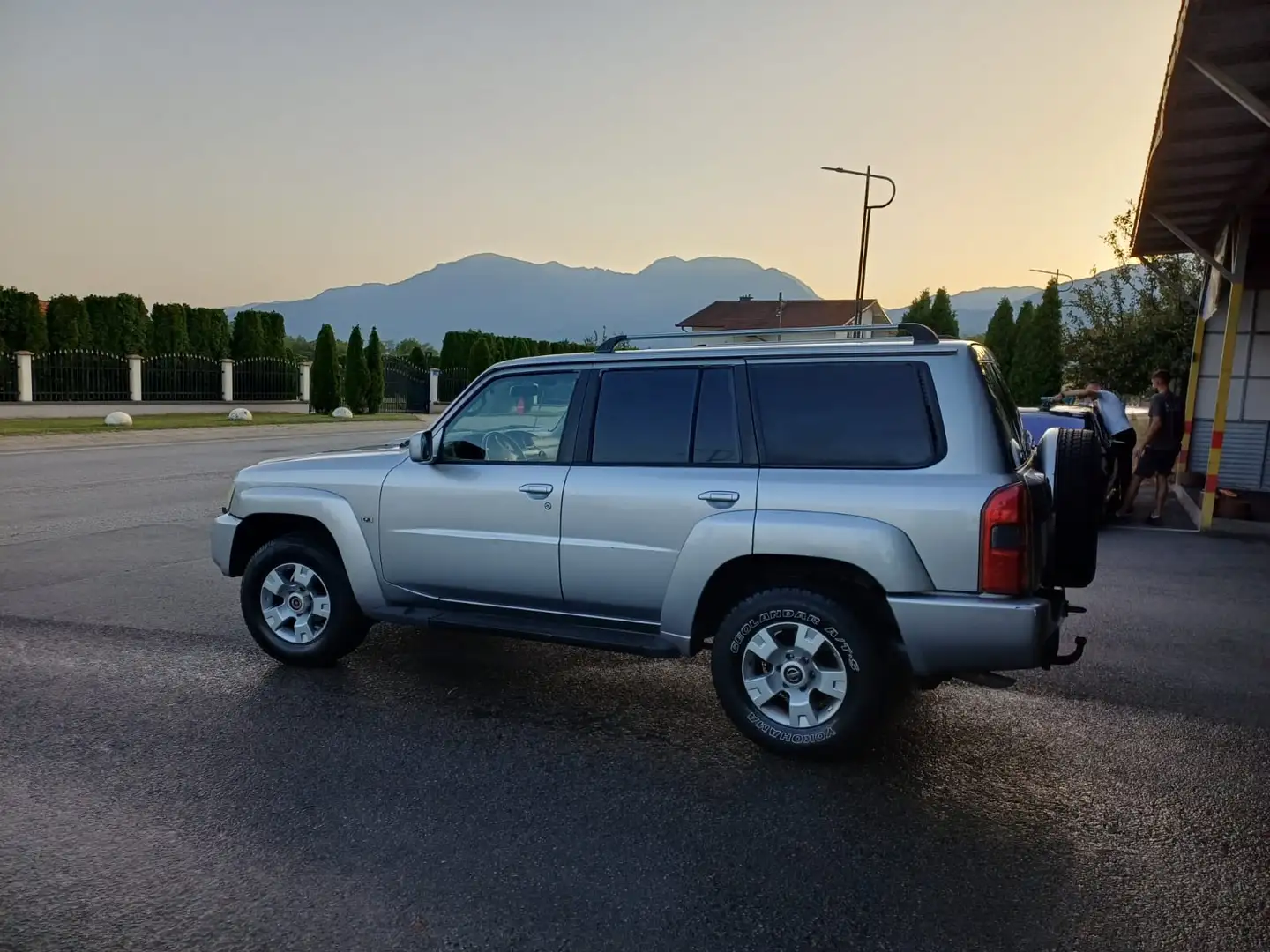 Nissan Patrol 3.0 Di Aut. Voll Luxury - 2