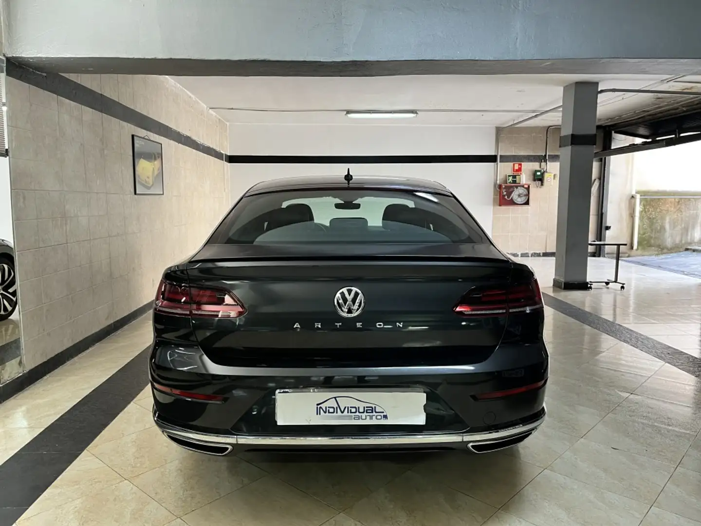 Volkswagen Arteon 2.0TDI R-Line DSG7 110kW Grijs - 2