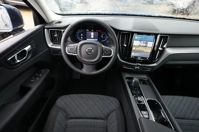 Volvo XC60 Core T6 LED Pano ACC WinterP Kam StandH 18Z 257... Ansicht 3