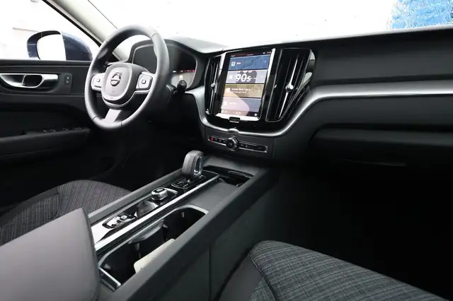 Volvo XC60 Core T6 LED Pano ACC WinterP Kam StandH 18Z 257... Ansicht 5